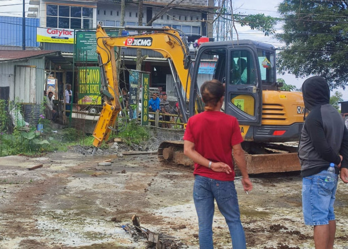 Bangunan Liar di Atas Wanganaji Wonosobo Dibongkar Pemiliknya Sendiri