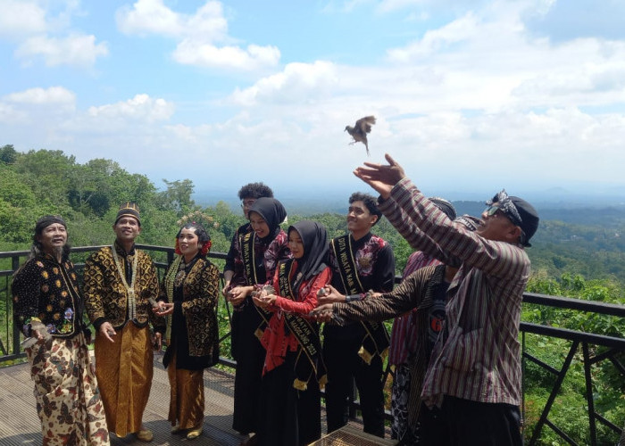 Jaga Kelestarian, Warga Punthuk Setumbu Magelang Gelar Tradisi Sedekah Bumi