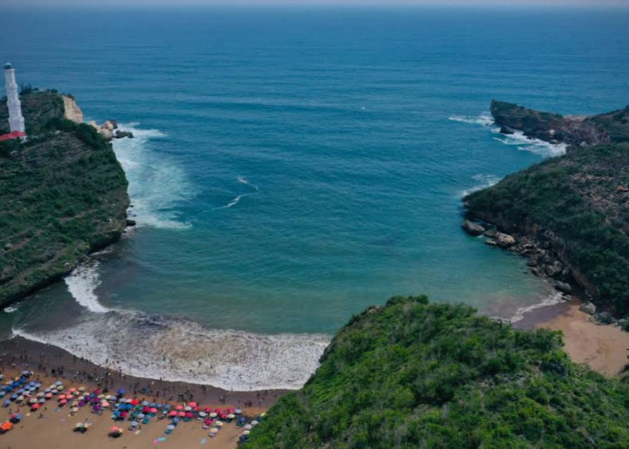 Unik! Wisata Pantai Jogja Ini Menawarkan Sensasi Melihat Keindahan Pantai dari Mercusuar