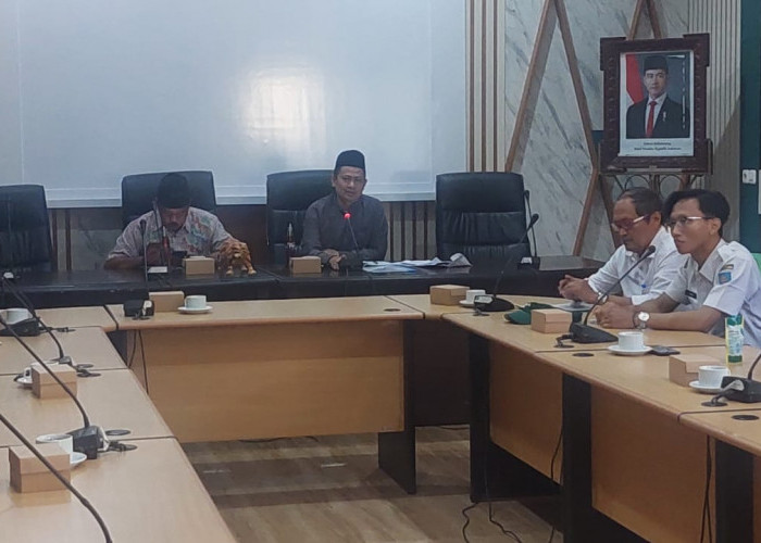 Katar Geruduk DPRD, Desak Jalan Pagerbarang Tegal Segera Diperbaiki
