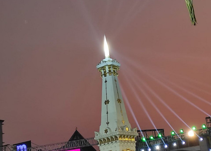 Suasana Magrib ditugu Yogya
