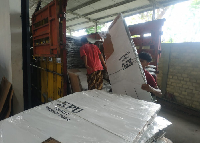 3.200 Kotak Suara Pemilu Masuk Gudang KPU Kabupaten Magelang
