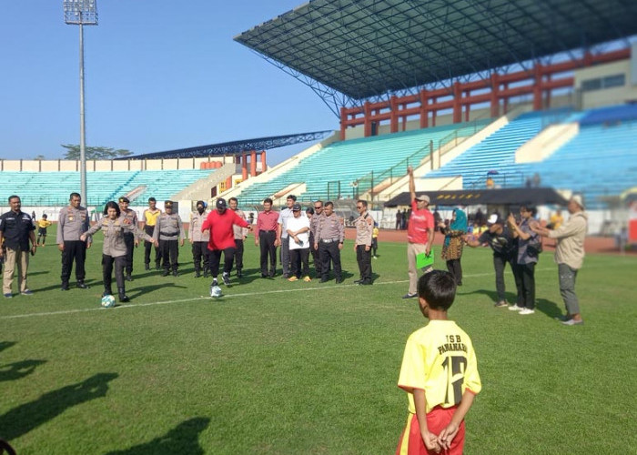 Kompetisi Sepakbola Usia Dini Meriahkan Hari Bhayangkara