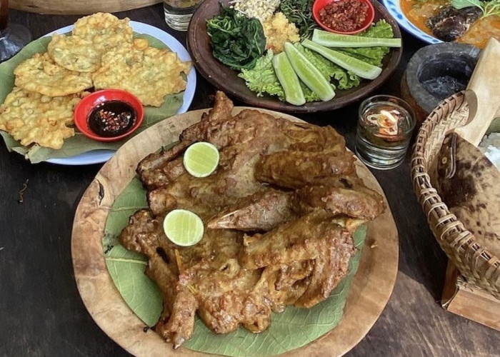 Cobain Ayam Panggang di Waroeng Tedoeh Bantul yang Pakai Tungku Purba, Resto Konsep Alam!