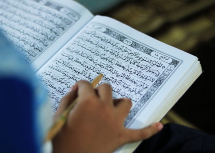 Jangan Lewatkan Harimu Tanpa Membaca Al Qur'an!  Rasulullah Selalu Khatam Al Qur'an di Bulan Ramadhan