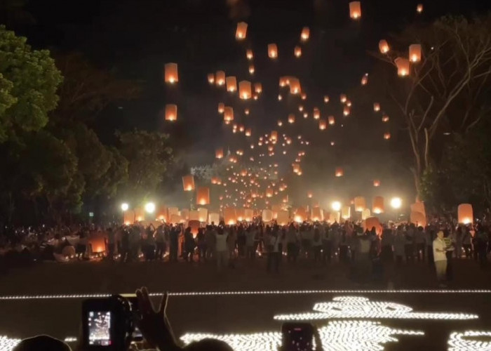 Ganjar, Erick Thohir, Sandiaga Uno Hadiri Festival Lampion Waisak di Borobudur