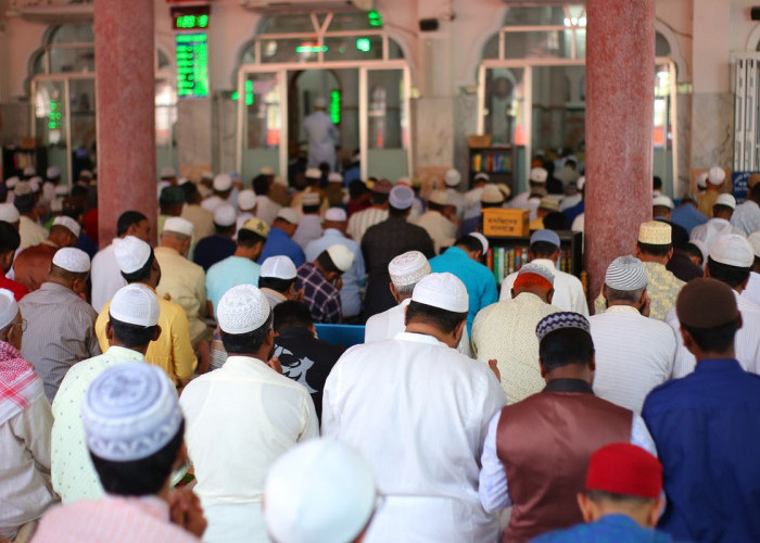 Ancaman bagi yang Meninggalkan Shalat Jumat Tanpa Udzur dan Kewajiban Bertaubat