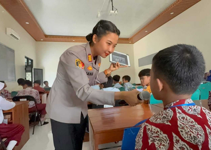 Polres Magelang Kota Bekali Siswa SMP Muhammadiyah Bandongan Cegah Kenakalan Remaja Lewat Sosialisasi Hukum