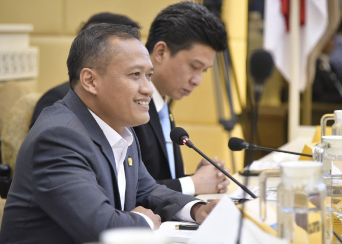 Membenahi Mesin yang Lama, Menyiapkan Lompatan yang Baru