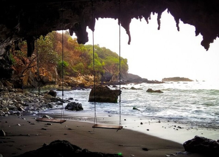 Destinasi Wisata Pantai Gebyuran Kebumen: Spot Tersembunyi di Kawasan Wisata Pantai Lampon