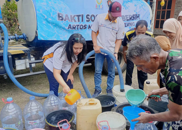 Artos Mall Magelang Droping Air Bersih 4.000 Liter di Sumberarum Tempuran