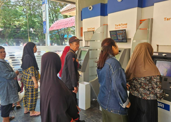 BRIsat menjaga konektivitas di wilayah terdampak banjir memperlihatkan kesiapan infrastruktur digital BRI dalam menghadapi berbagai situasi ekstrem