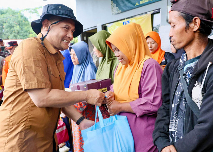 Luthfi Janjikan 250 Keluarga Korban Tanah Gerak di Tegal Segera Punya Rumah Baru