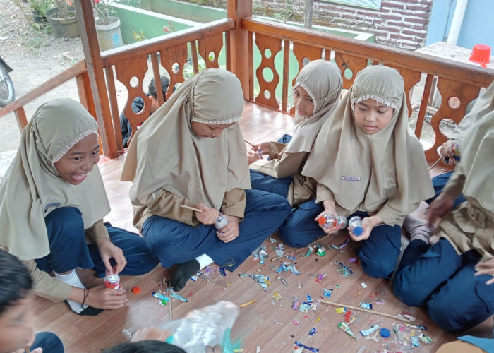 PKM FKIP Untidar Magelang Kenalkan Metode Ecobrick bagi Siswa SD Muhammadiyah 2