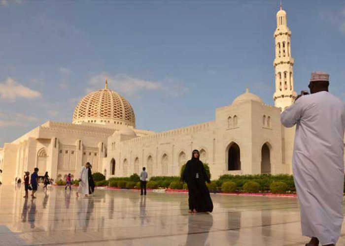 Merutinkan Amalan Ringan yang Berpahala Besar #1, Berjalan Kaki ke Masjid untuk Shalat Berjamaah