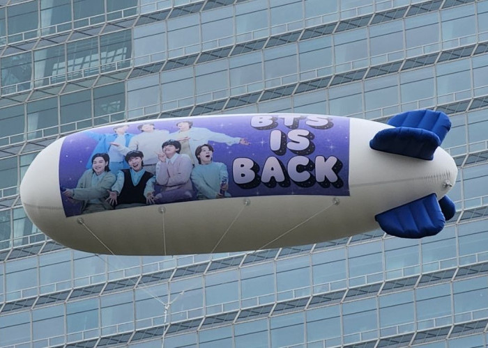 Salah satu balon udara para Army untuk menyambut kepulangan Suga dari wamil