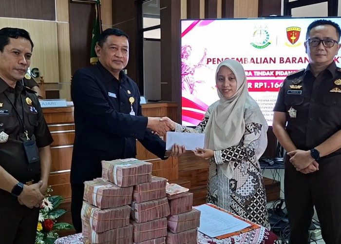 Kejari Kabupaten Magelang Kembalikan Uang Rp 1,16 Miliar Milik 137 Guru Korban Pungli PPG