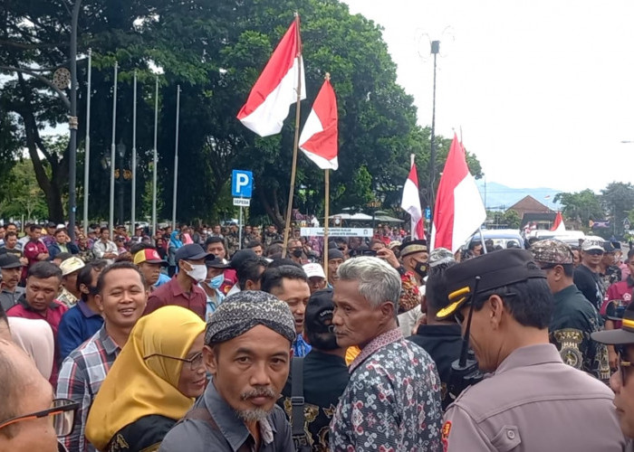 Warga dan Perangkat Desa di Purworejo Kembali Unjuk Rasa, Bupati Janjikan Dana RTLH Cair Desember