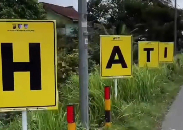 Satlantas Polresta Magelang Pasang Rambu Hati-Hati di Jalur Secang