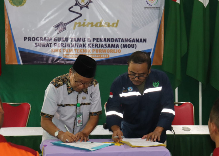PT Pindad Bandung Kenalkan Persenjataan Militer ke Siswa SMK TKM Tamansiswa Purworejo