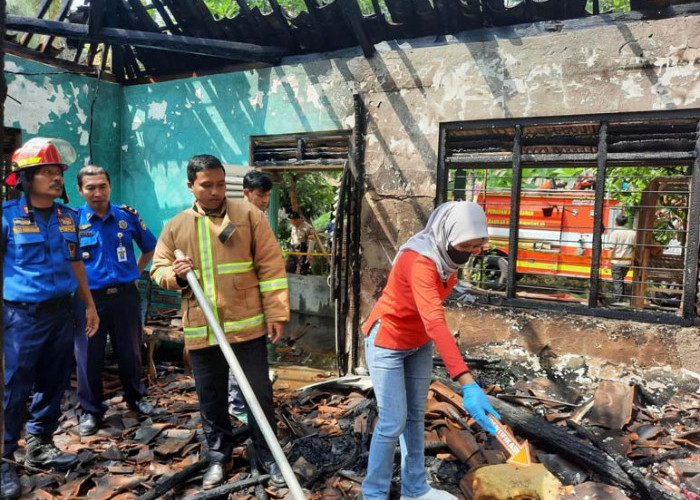 Rumah Seorang Nenek di Tepus Kulon Kebakaran, Dokumen dan Barang Berharga Ludes 