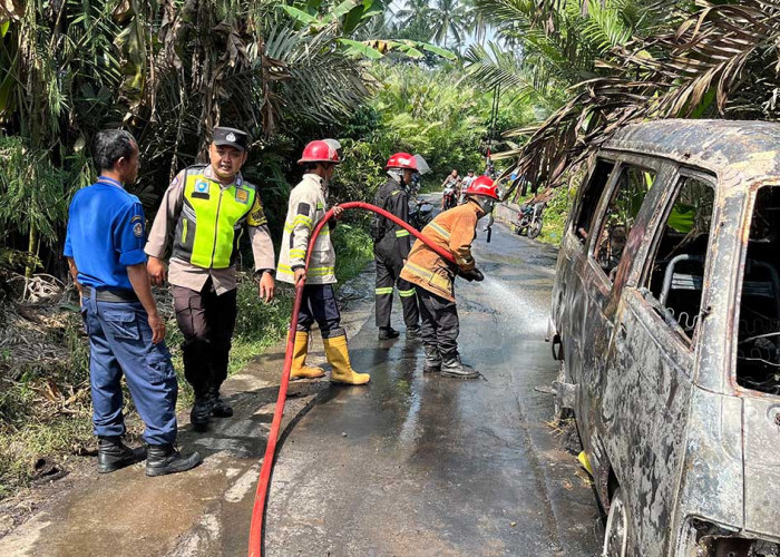 Diduga Korsleting Listrik, Mobil Suzuki Futura Mendadak Terbakar di Srumbung Magelang