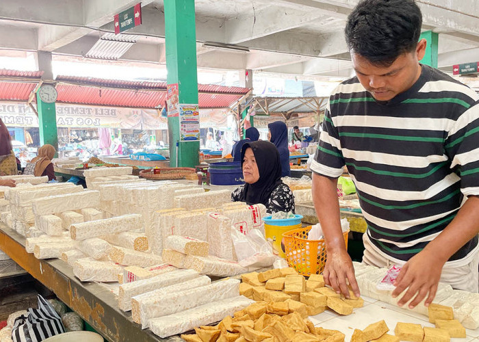 Harga Kedelai Naik, Pedagang Tempe Pasar Rejowinangun Kota Magelang Tahan Harga demi Pelanggan