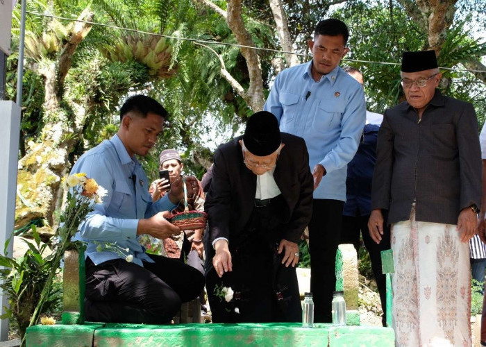 Ziarah ke Makam Kyai Subchi di Temanggung, Ma’ruf Amin Dorong Pengusulan Pahlawan Nasional