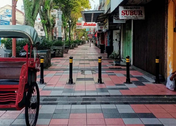 Plang di Pedestrian Pecinan Kota Magelang Dikeluhkan Warga, Dinilai Tak Ramah Difabel