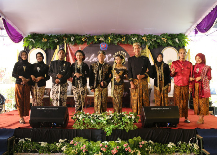 ‘Nguri-uri’ Budaya Jawa, Siswa SMKN 2 Magelang Praktik Prosesi Pernikahan Adat pada Gelar Karya P5