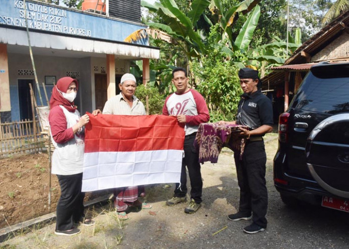 HUT RI ke-77, Kesbangpol Bagikan Bendera Merah Putih Gratis