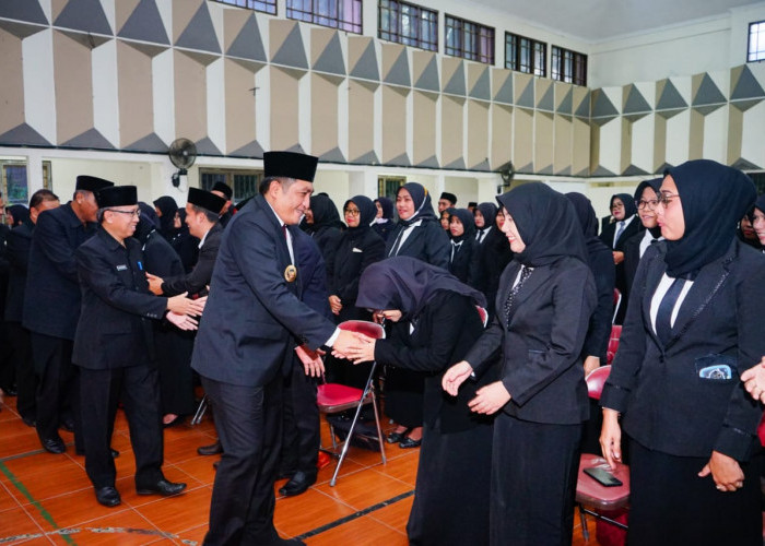 Momen Pelantikan 246 Fungsional Guru SD dan SMP, Bupati Zaenal Arifin Komentari Siswa Bakar Sekolah