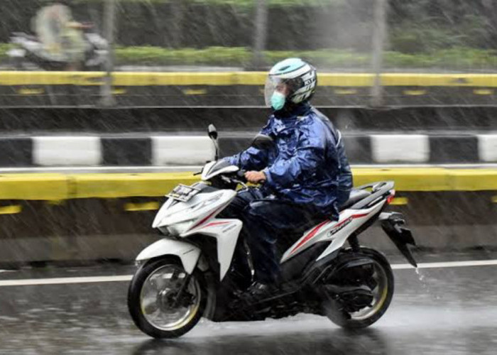 Angka Kecelakaan Meningkat, Simak Beberapa Himbauan Penting Berkendara Aman Saat Musim Hujan 