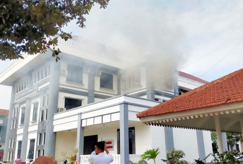 Gedung BPKPAD Purworejo Nyaris Ludes Terbakar, Damkar: Api Diduga Bersumber dari Puntung Rokok