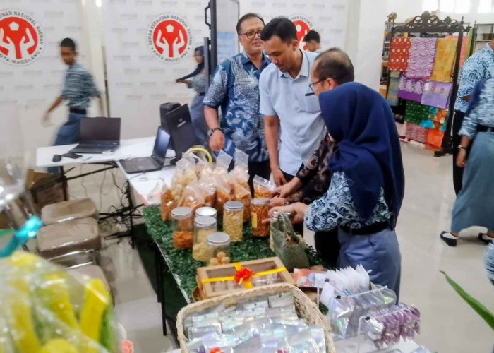 Ketua DPRD Evin Kamil Kunjungi Stand SMKN 2 Magelang di IKM Center