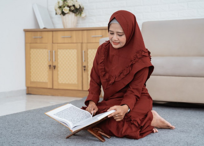Bolehkah Membaca Al Quran Bagi Wanita yang Sedang Berhalangan atau Haid? Jawabannya Boleh Tapi...