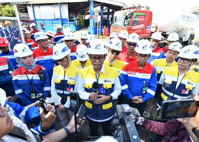 Tinjau Fuel Terminal Padalarang Bersama Wamen ESDM, Pertamina Pastikan Stok BBM & LPG Aman Selama Idulfitri 20