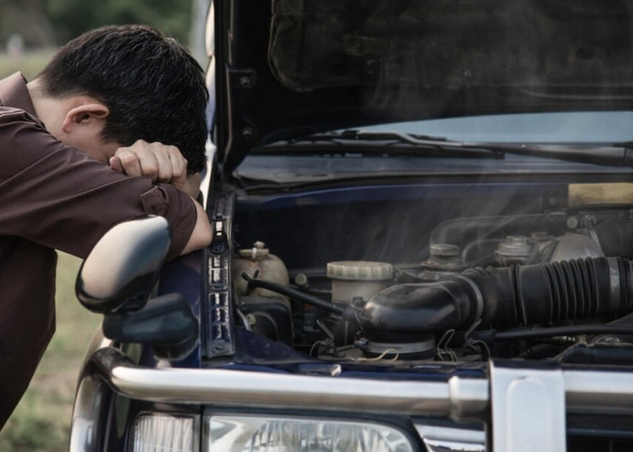 Truk Gas Diduga Rem Blong di Secang, Tabrak Motor dan Rumah Warga