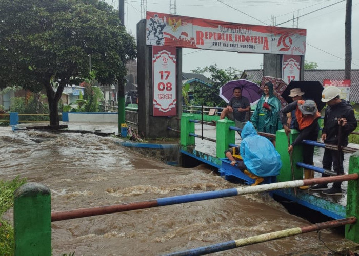 Kali Wanganaji Ngamuk, Jalan Dieng Wonosobo Berubah Menjadi Sungai