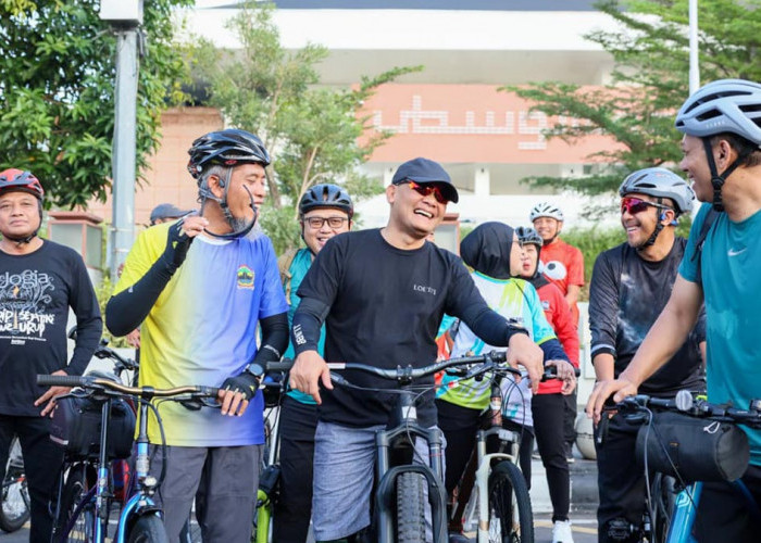 Gaya Gubernur Ahmad Luthfi Ngantor Naik Sepeda Demi Wujudkan Budaya Hemat Energi