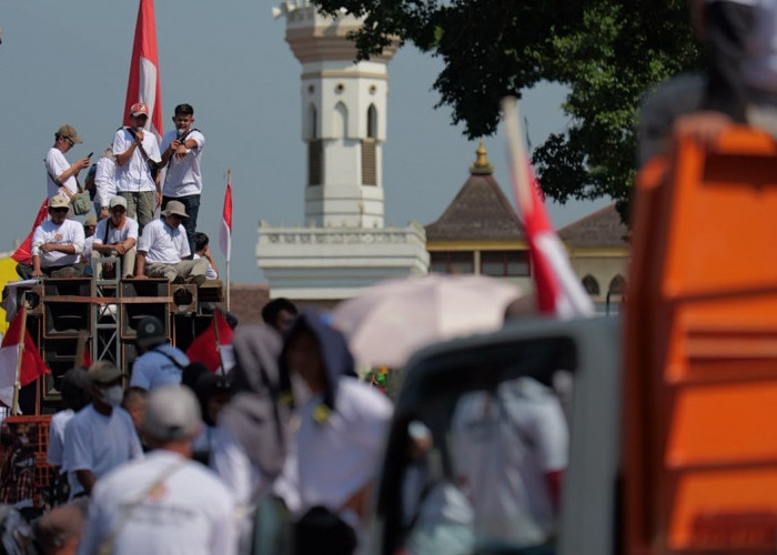 Bupati Agus Gondrong Temui Peternak Ayam yang Berunjuk Rasa di Temanggung 