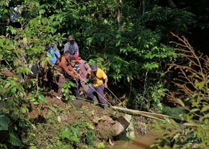 Jembatan Kali Jaran Ambruk Total, Bupati Temanggung Siapkan Penanganan Darurat
