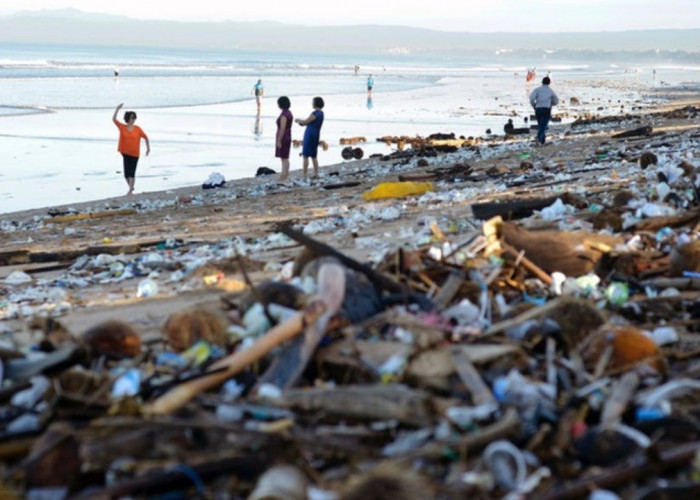 Pemandangan Pantai Paling Kotor di Indonesia, Nomor 2 Tidak Disangka