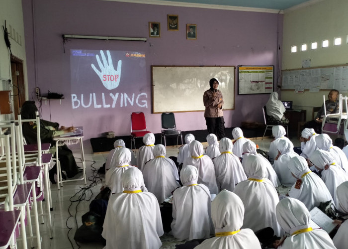 Kampanyekan Stop Bullying, Polres Magelang Kota Berikan Binluh di SMP IT Ihsanul Fikri