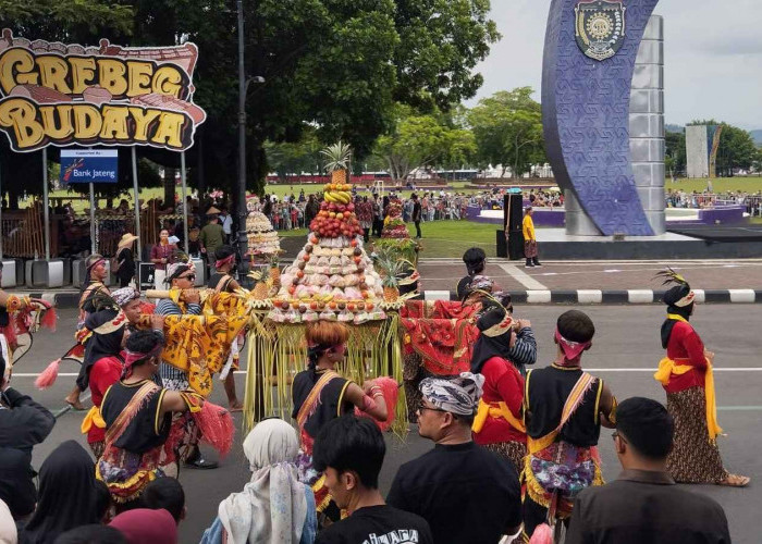 Grebeg Budaya Purworejo 2025: Karnaval Unik 16 Kecamatan, Rayahan Gunungan Jadi Puncak Acara!