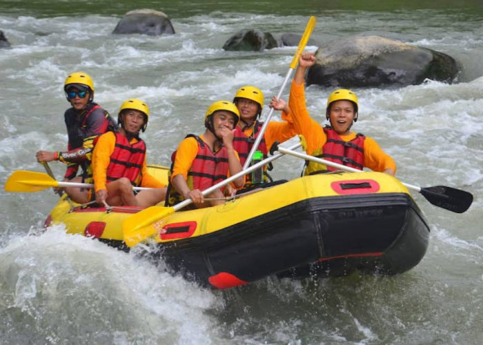 Wisata Arung Jeram Magelang, Memacu Adrenalin Melawan Derasnya Arus Sungai Elo 