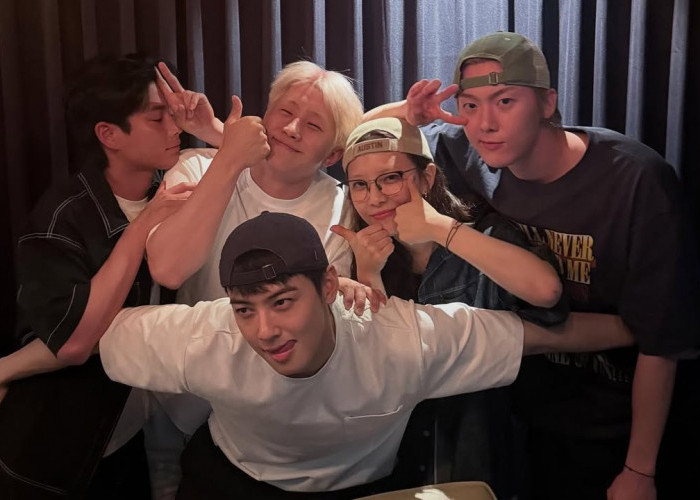 Momen perpisahan Cha Eunwoo dengan member ASTRO dan Moon Sua Billlie sebelum wamil