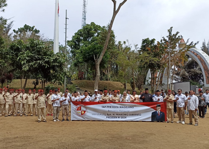 Relawan Prabowo Deklarasi di Puncak Gunung Tidar Kota Magelang Bertepatan dengan HUT RI