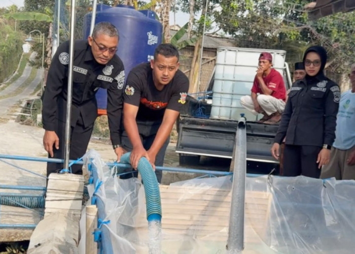 Personel Humas Polres Magelang Kota Distribusikan 4.000 Liter Air Bersih, Kurangi Beban Warga di Sawangan