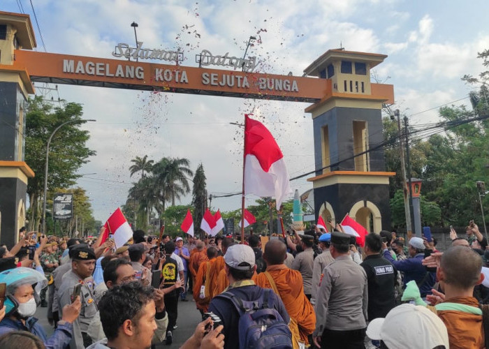 Kedatangan Biksu Thudong Candi Borobudur Magelang Disterilisasi